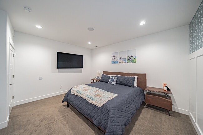 Building Photo - 949 Greenwillow Ln