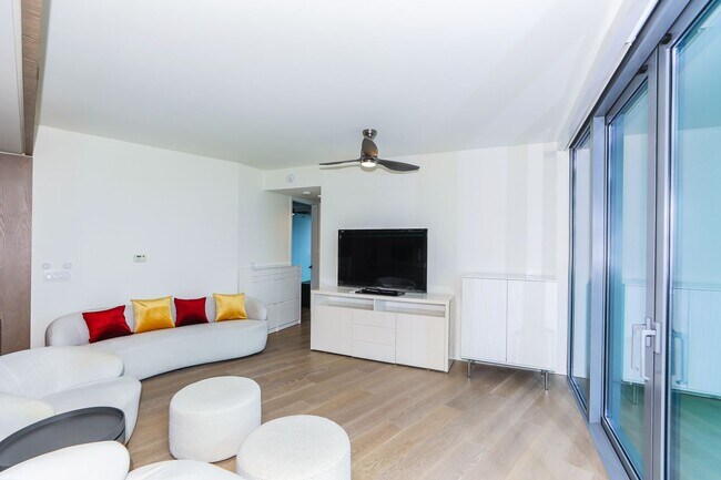 Building Photo - KOULA 2b2b1pkg Ready to Move In!