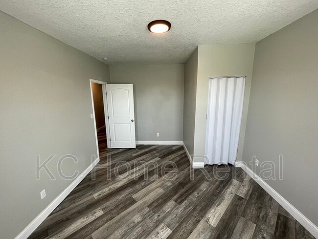 Building Photo - 3400 E 14th St