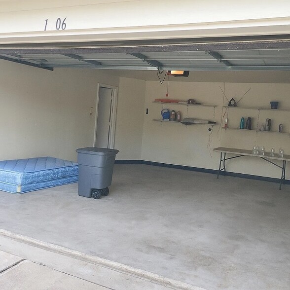 Building Photo - 1206 Oak Hollow Ln