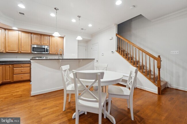 Building Photo - 5722 Callcott Way