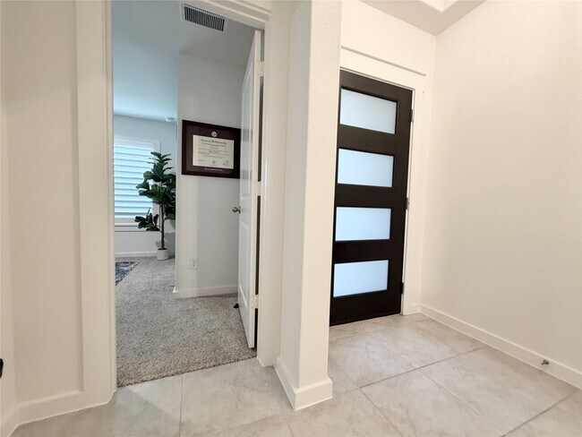 Building Photo - 4724 Peony Grn Dr
