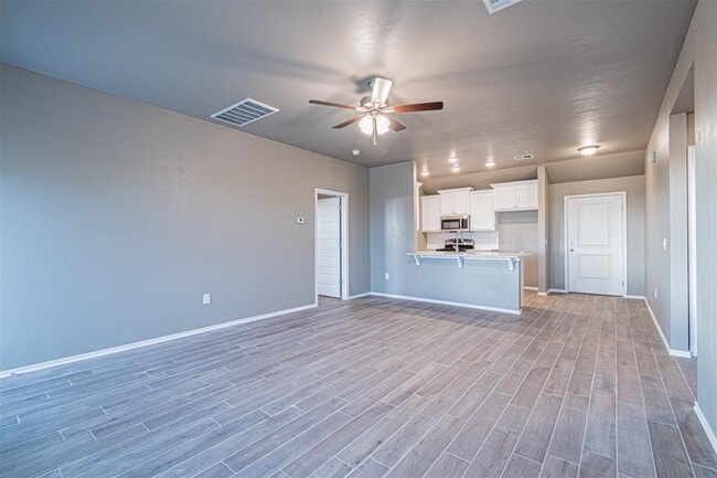 Building Photo - 1626 Highland Loop