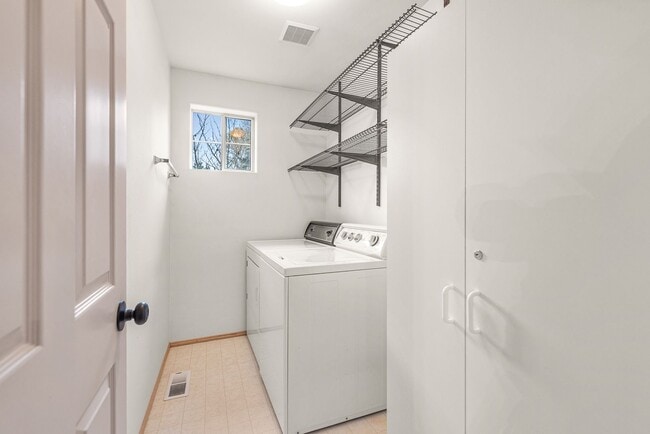 Building Photo - Beautiful 3BR Home in Forbes Lake – North Rose Hill, Kirkland