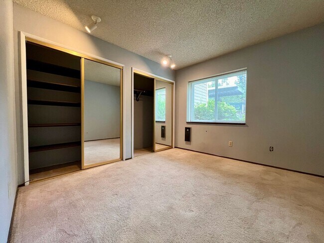 Building Photo - 4656 SW Comus Pl