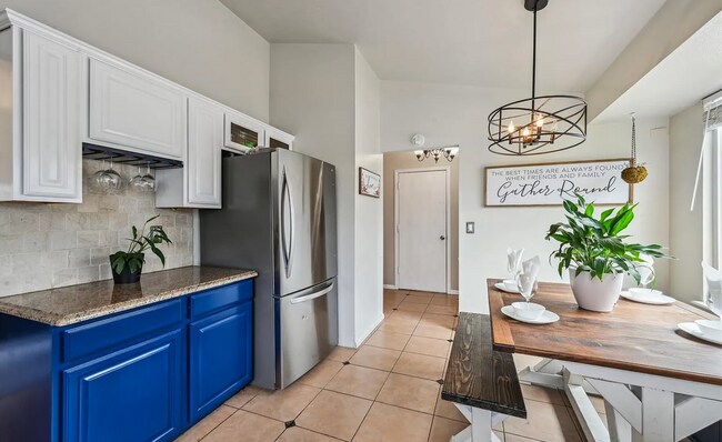 Building Photo - 646 S Joplin St