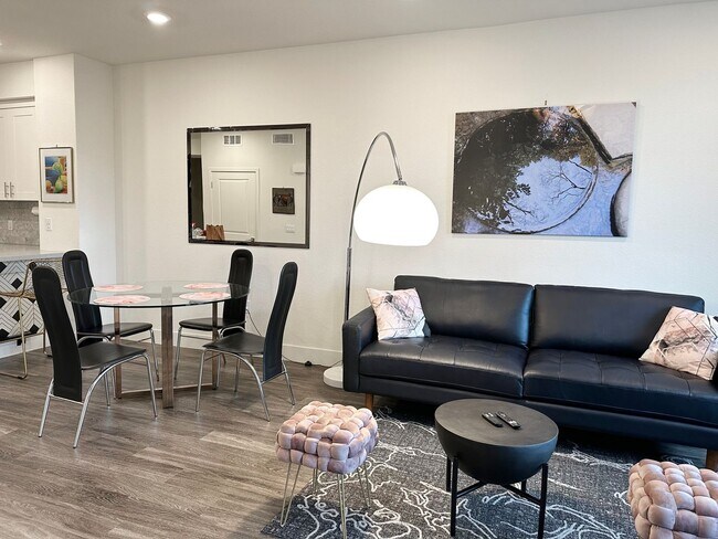 Building Photo - Fully Furnished Resort-Style Condo