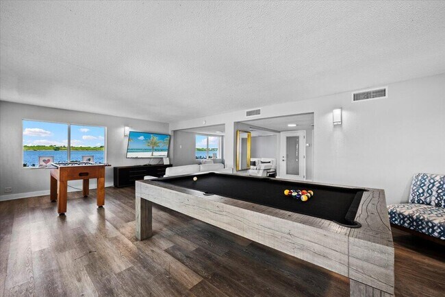 Building Photo - 2560 S Ocean Blvd