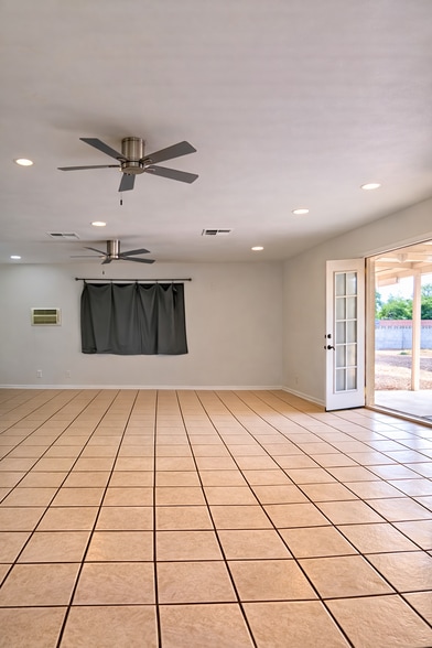 Master bedroom - 715 W 18th St