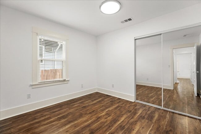 Building Photo - Charming 3-Bedroom Craftsman with Modern U...