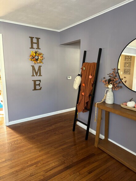 Building Photo - 637 2nd St