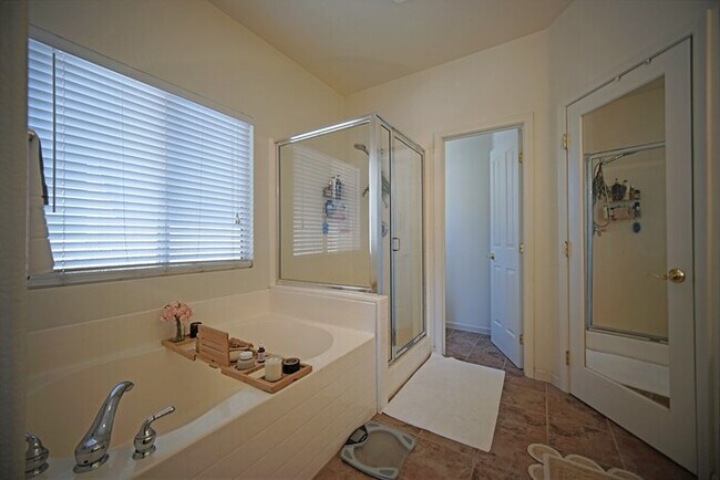 Building Photo - Beautiful Highland Reserve home 4 bedroom,...