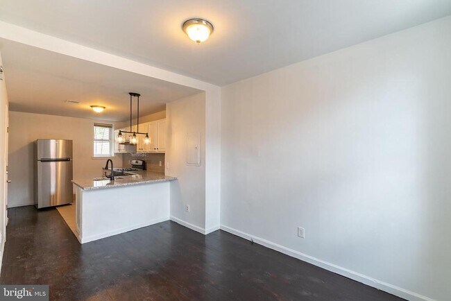 Building Photo - 305 N 41st St