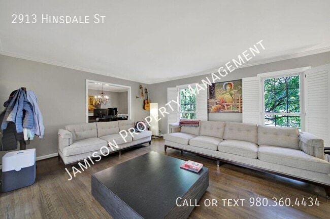 Building Photo - 2913 Hinsdale St