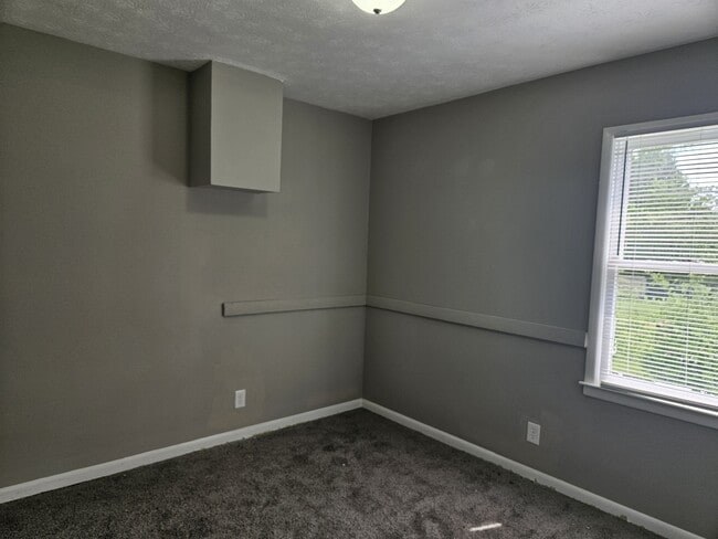 Building Photo - 640 Aubrey Dr