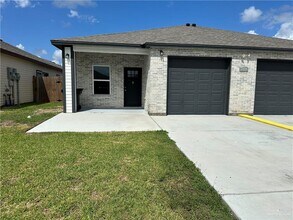 Building Photo - 10 Valley S Cir