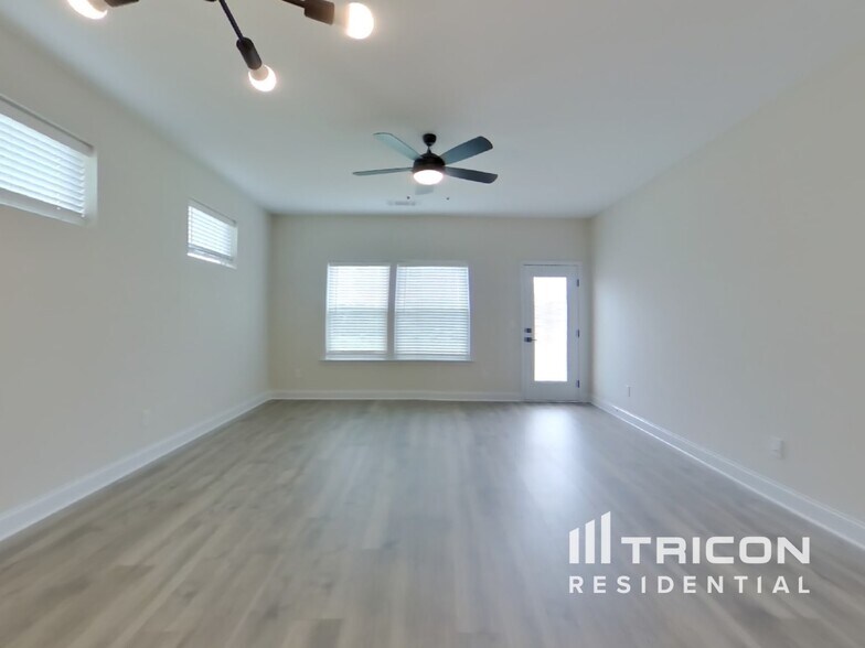 Building Photo - 643 Cantrell Dr