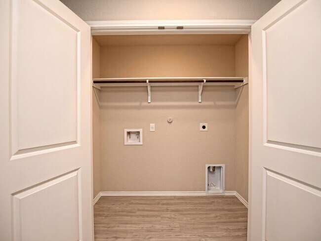 Building Photo - 3 BR/2 BA - San Antonio - Waterwheel!