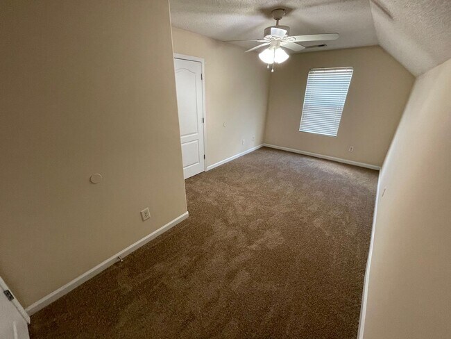 Building Photo - BRIDGEWATER HOME! PRE-LEASING FOR AUGUST 1 2026! 1/2 Off Deposit!