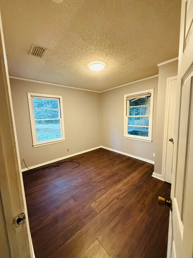 Building Photo - 3128 Club House Rd