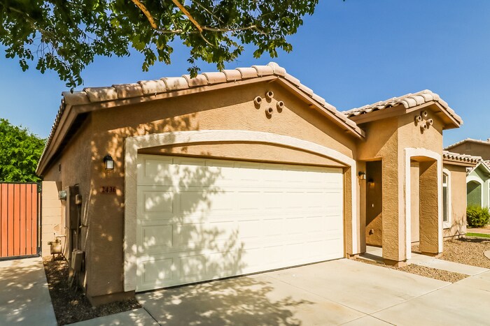 Building Photo - 2436 S 71st Dr