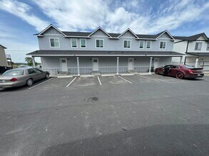 Building Photo - 2813 W Marina Dr
