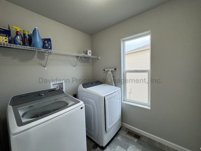 Building Photo - 6175 White Wolf Pt