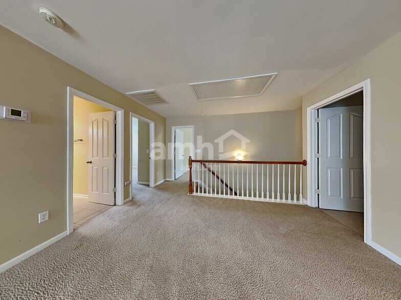 Building Photo - 11 Knoll Ridge Dr