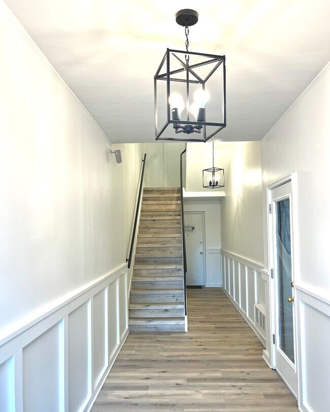 Building Photo - 1802 11th St NW