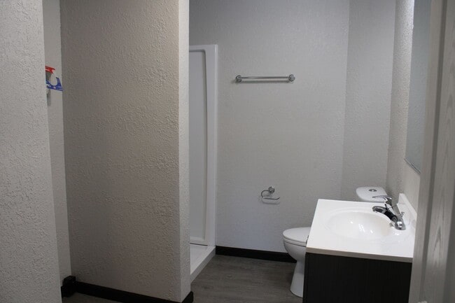 Building Photo - 218 Sabin Ave W