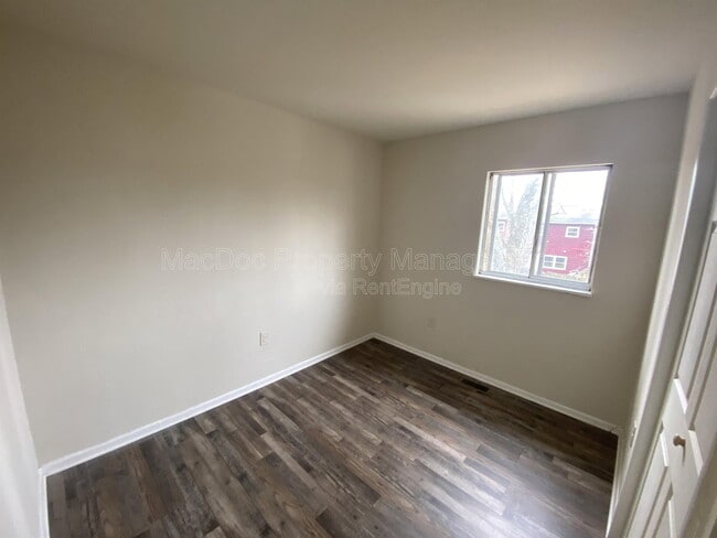 Building Photo - 928 Bellows Ave