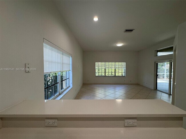 Building Photo - 4273 Fox Ridge Dr