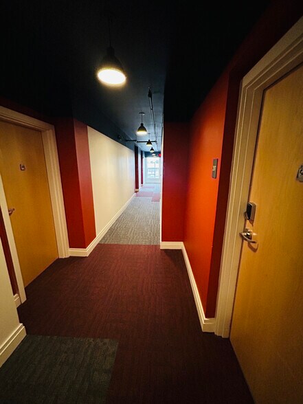 Building Photo - 550 New Holland Ave