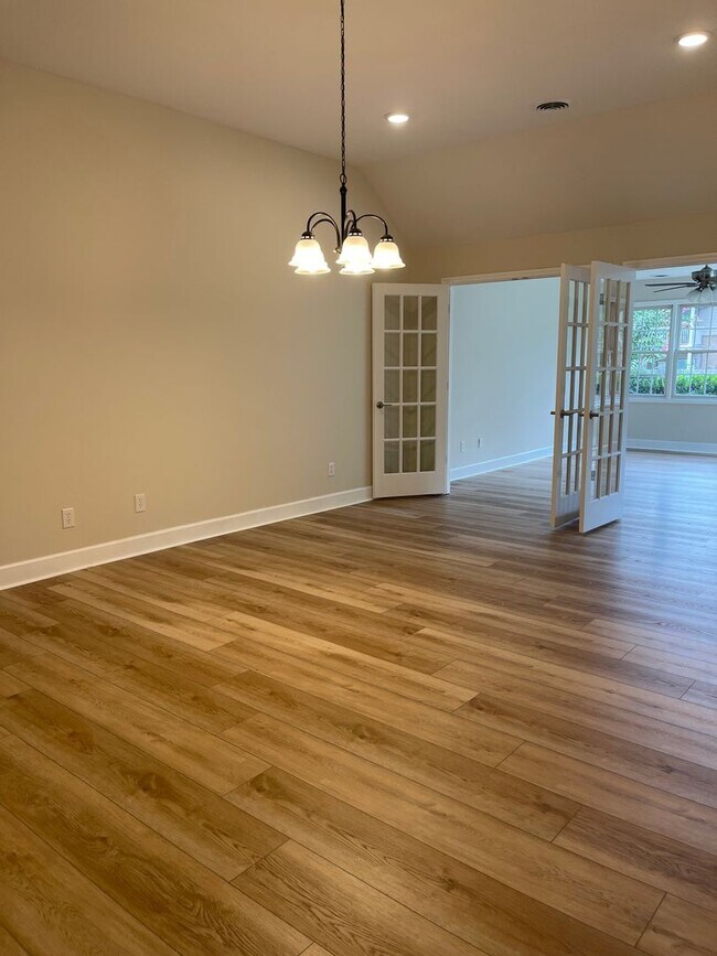 Building Photo - 383 Paine Lake Dr