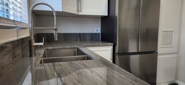 Building Photo - Kensington: Renovated Spacious Residence: Cook's kitchen, Includes parking
