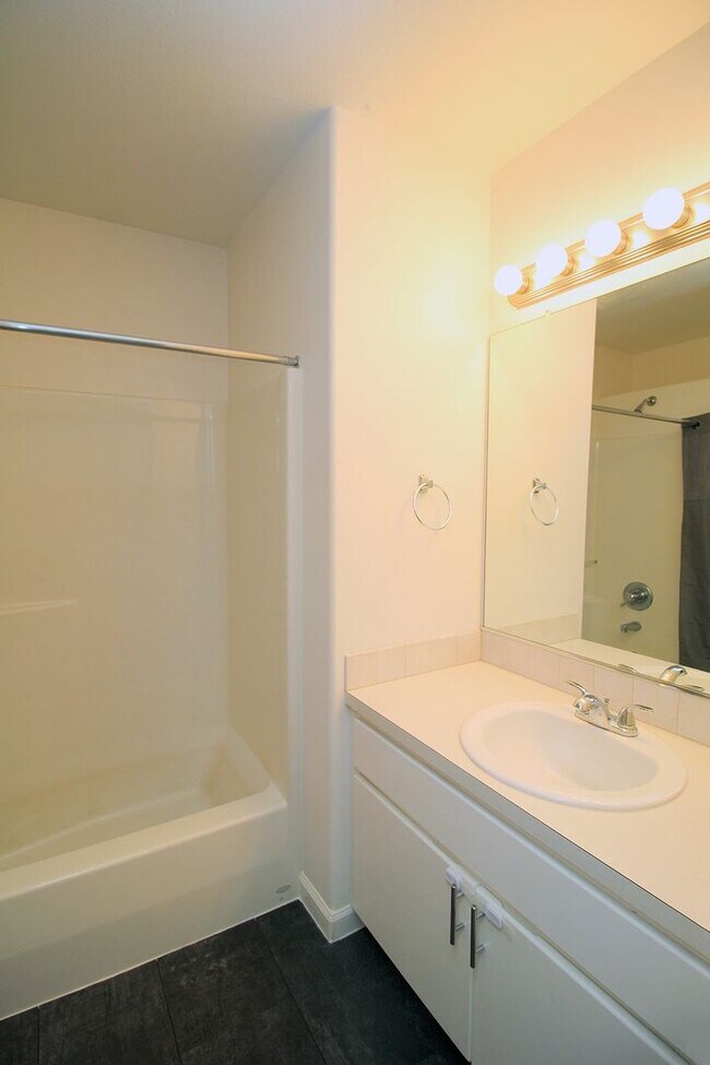 Building Photo - Delightful Newer Construction 3 Bed/2.5 Bath Home in Tranquil Beaverton Neighborhood