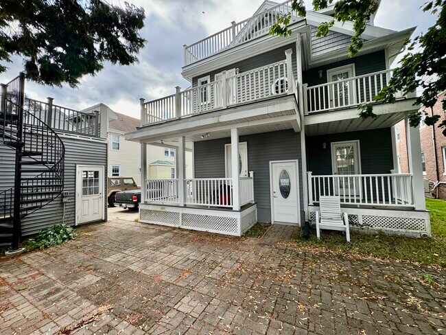 Building Photo - 62 Manet Rd