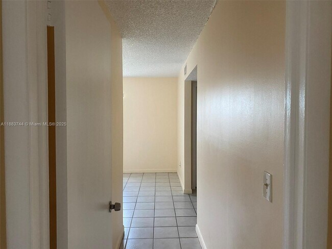 Building Photo - 10772 La Placida Dr