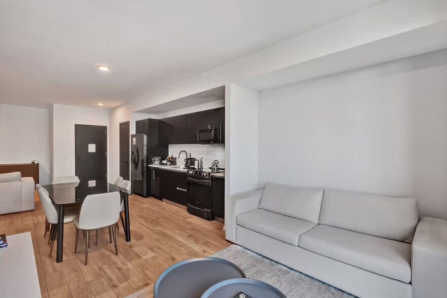 Building Photo - 398 NE 5th St