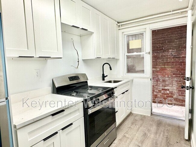 Building Photo - 943 Bonifant St