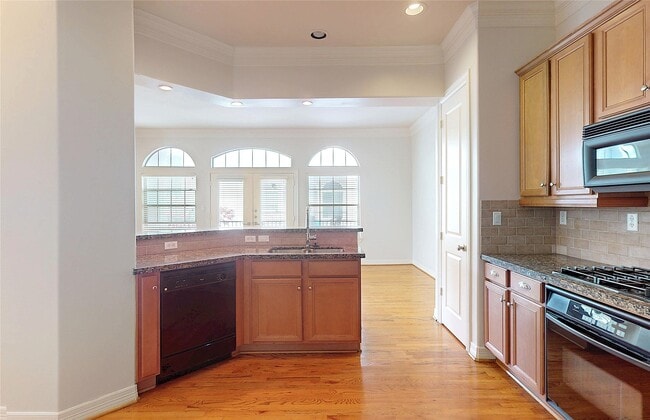 Building Photo - 5914 Center St