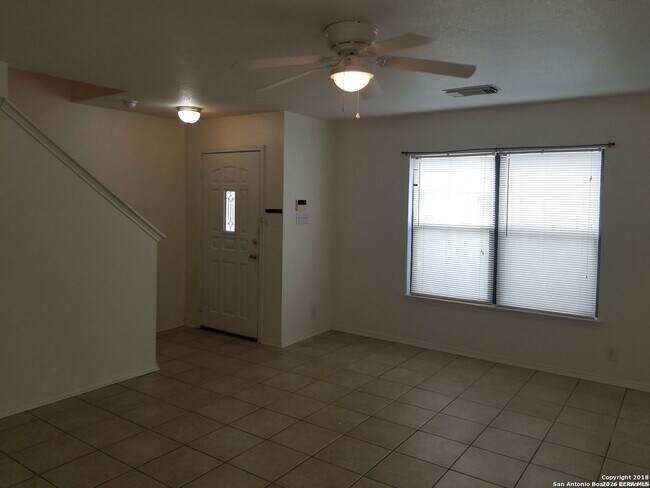 Building Photo - 3 Bedroom Home in Gated Community ***Medical Center***