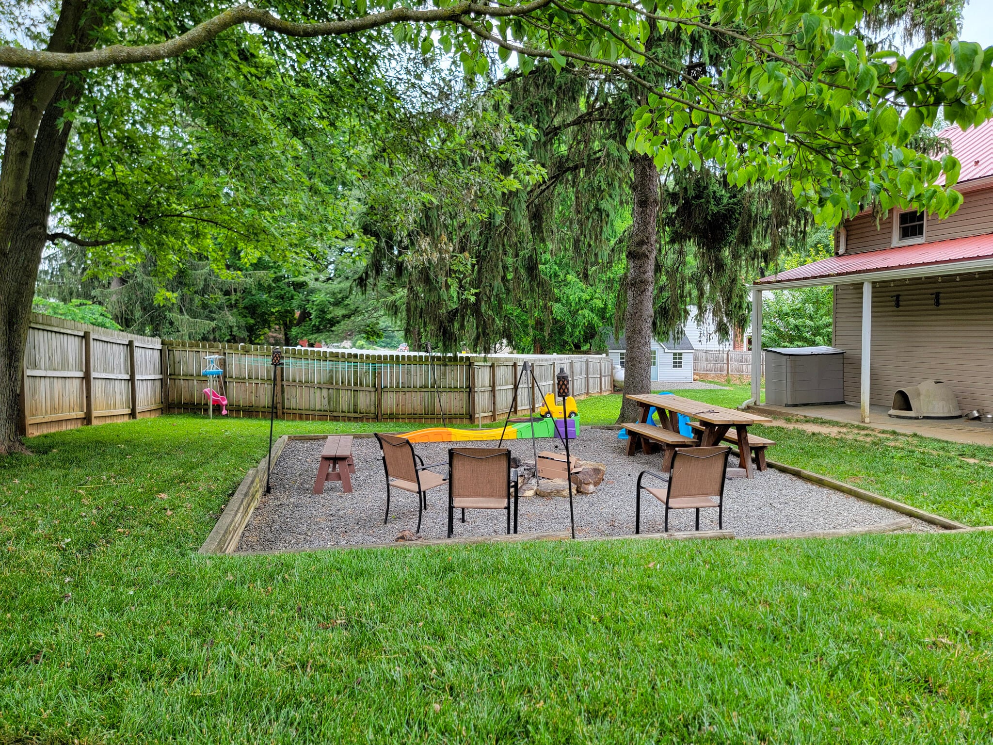 Building Photo - 557 Pitney Rd