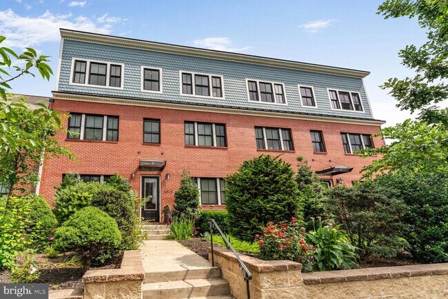 Primary Photo - 2012 D St NE
