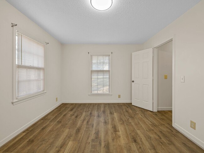 Building Photo - 400A Taylor Rd