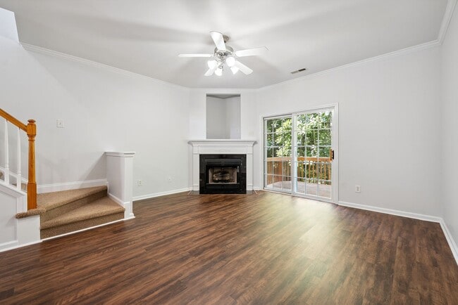 Building Photo - Spacious Townhome with Finished Basement -...