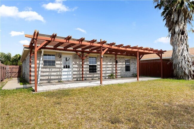 Building Photo - 19 Res Dr