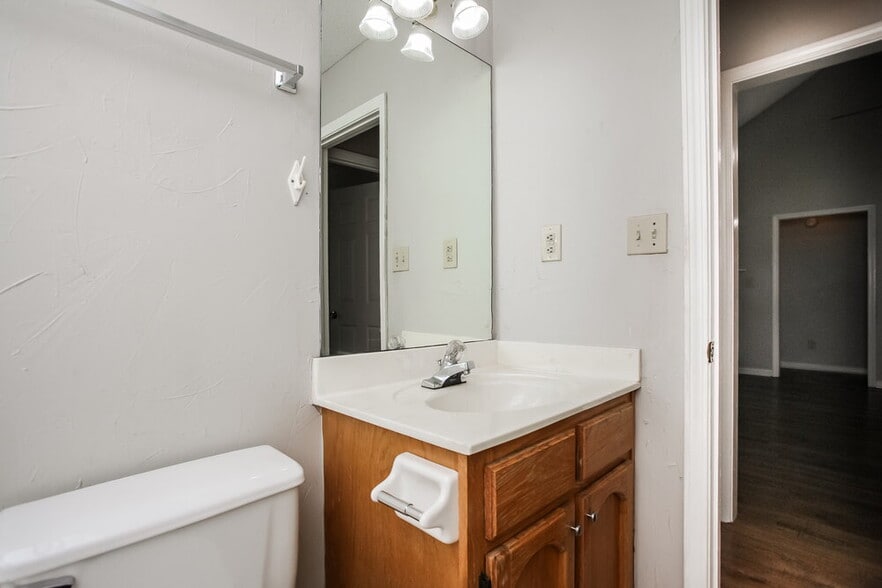 Building Photo - 10824 Ridgefield Dr