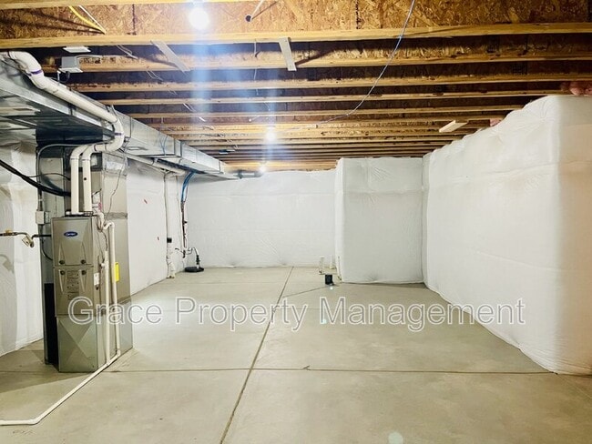 Building Photo - 3341 Hawthorne Ln