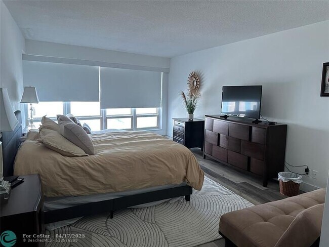 Building Photo - 4100 Galt Ocean Dr